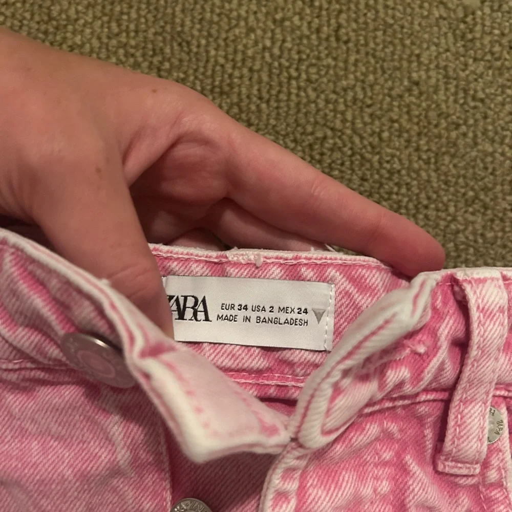 Zara high waisted pink denim shorts - Picture 2 of 3